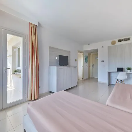 Ξενοδοχείο Illot 4*